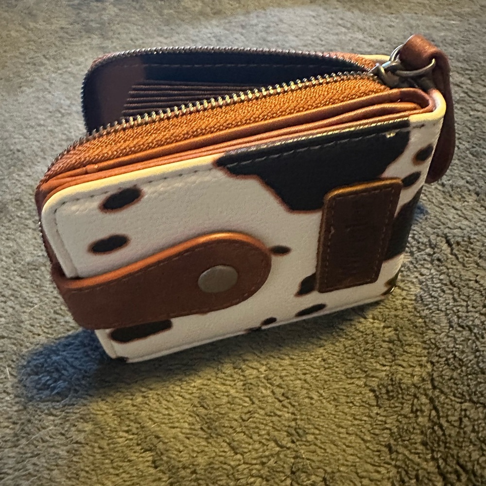 Wrangler Brown & White Cowhide Print Compact Wallet - Picture 3 of 5